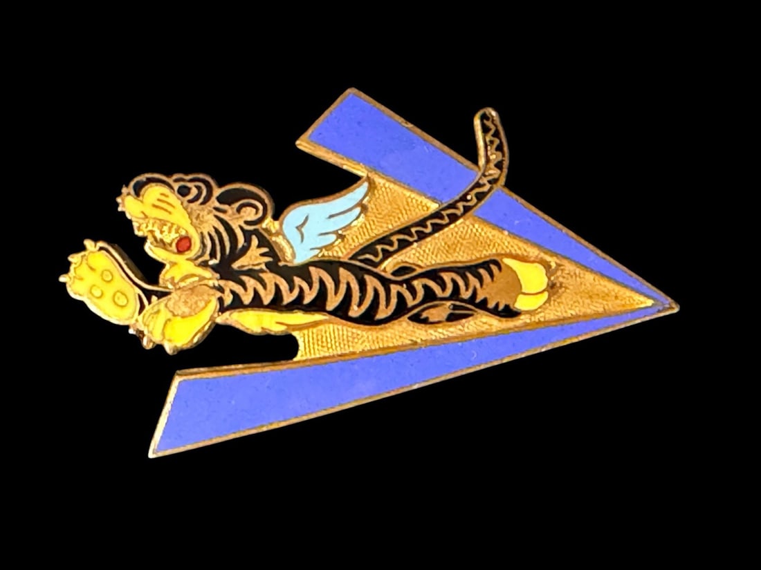 RARE WWII American Volunteer Group AVG Flying Tigers Large-Size: Rare original, full-sized enameled AVG pin made by Whitehead and Hoag. This item is a World War II era enamel pin featuring the insignia of the American Volunteer Group, also known as the Flying Tiger