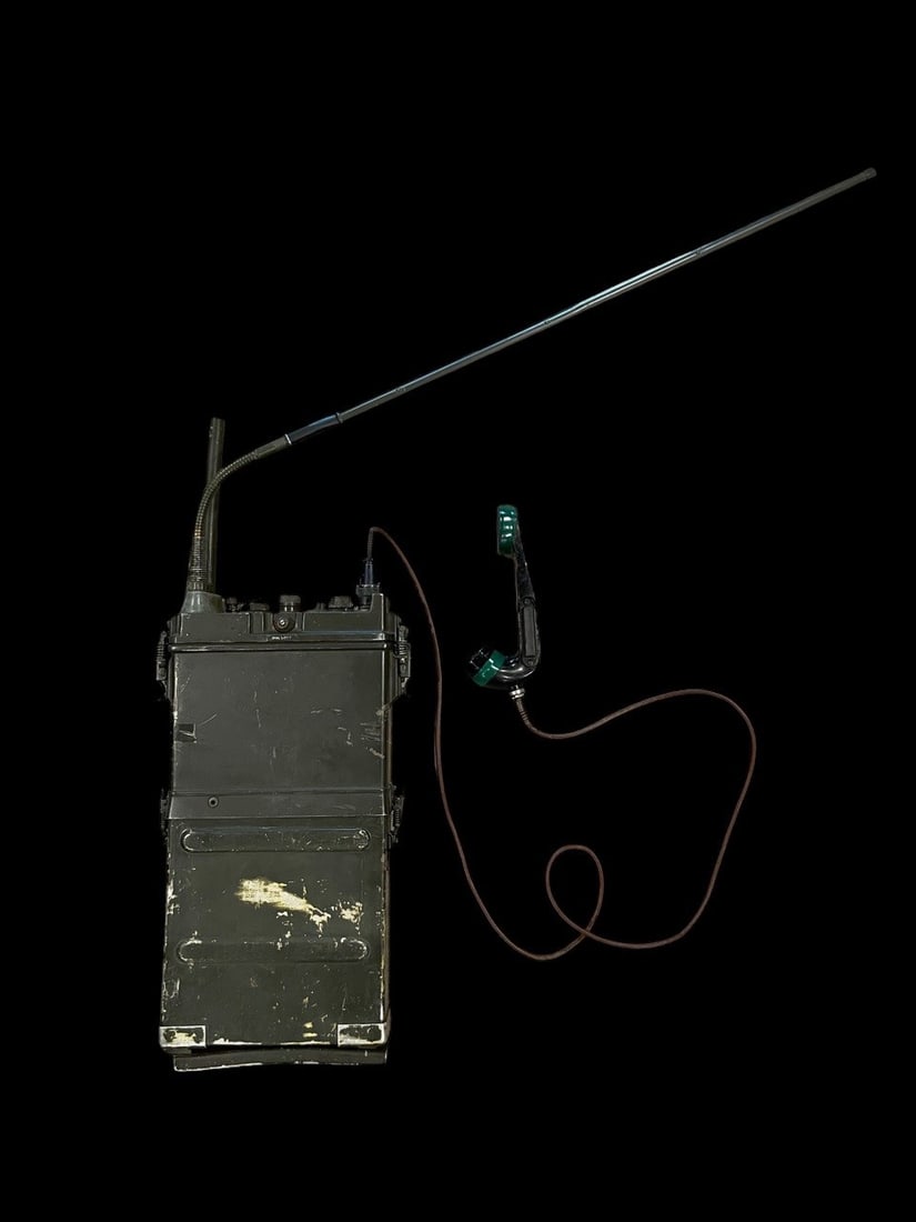 Vietnam Era ATR 140 Military Walkie Talkie Handset (1 of 10)