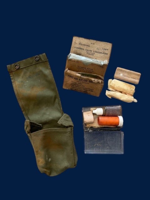 Viet Nam Era US Army Aviation Emergency Med Kit (1 of 8)