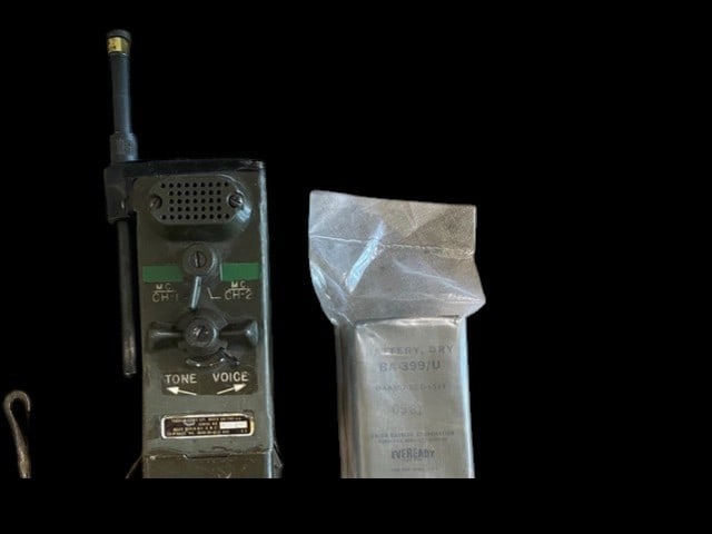 1967 Radio AN/PRT-4A hand-held transmitter and an AN/PRR-9 helmet-mounted receiver (1 of 15)