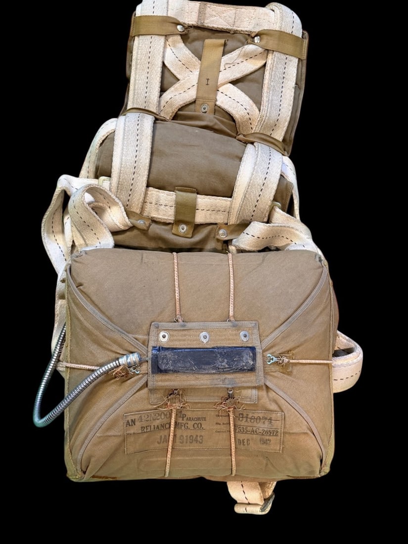 WWII USAAF USN Seatpack Parachute Complete - WWII Dated (1 of 4)