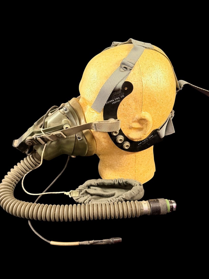 MBU-5 P Oxygen Mask US Air Force and US Navy (1 of 4)