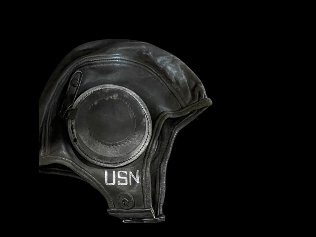 WWII USN Type AV-475 Flight - Deck Helmet (1 of 7)