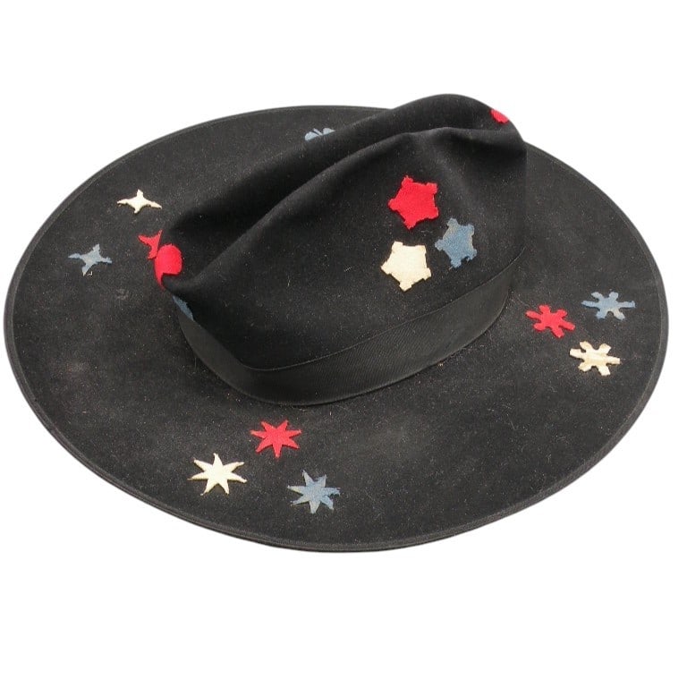 Spanish American War Veterans campaign hat with Corps Badges: Spanish American War Veterans campaign hat covered with Corps Badges!! Corps badges were mass produced for soldiers in cloth and metal. This Veteran ordered one of each and had them sewn to his cap. A