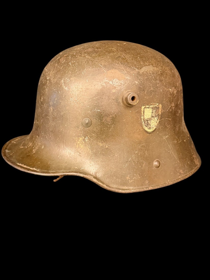 WWI Imperial German M16 Transitional Helmet (1 of 3)