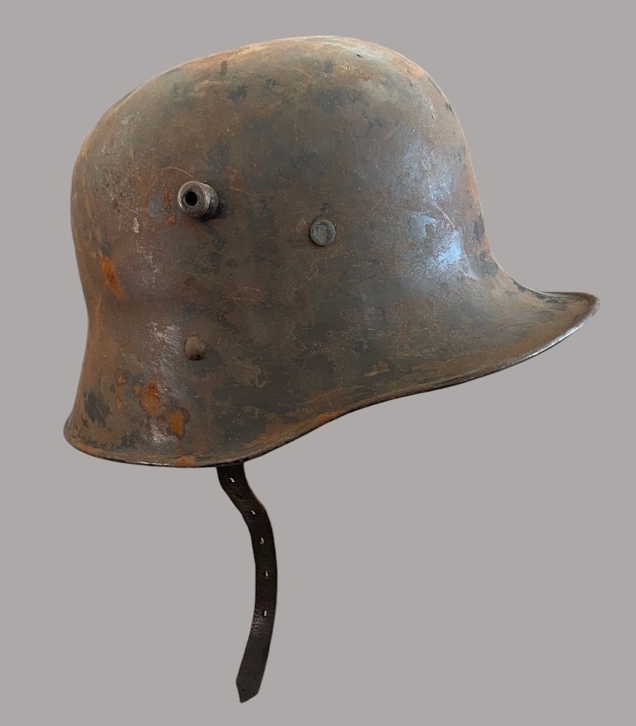 WWI Imperial Germa M16 Helmet (1 of 4)