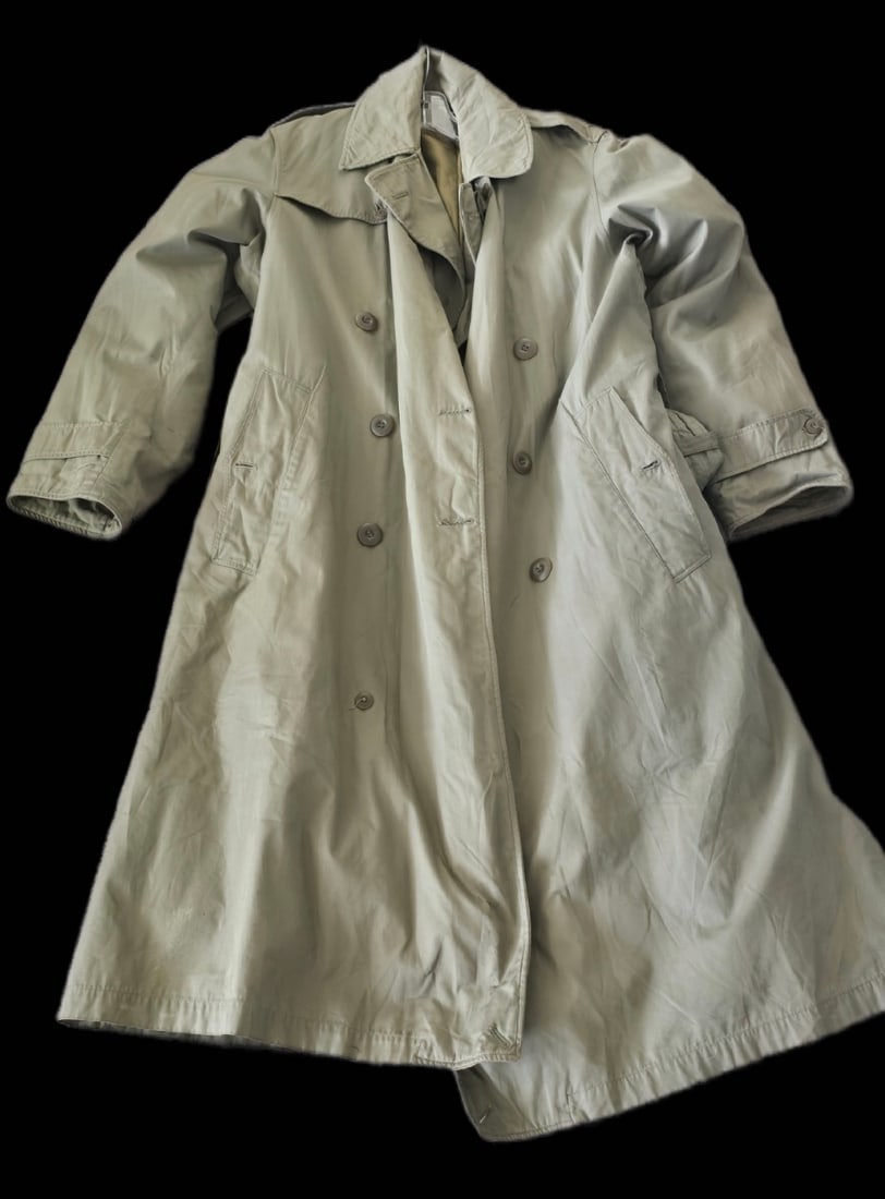 WWII M38 Trench Coat Officers: WWII M38 Trench Coat Officers 36R with original liner. Dated