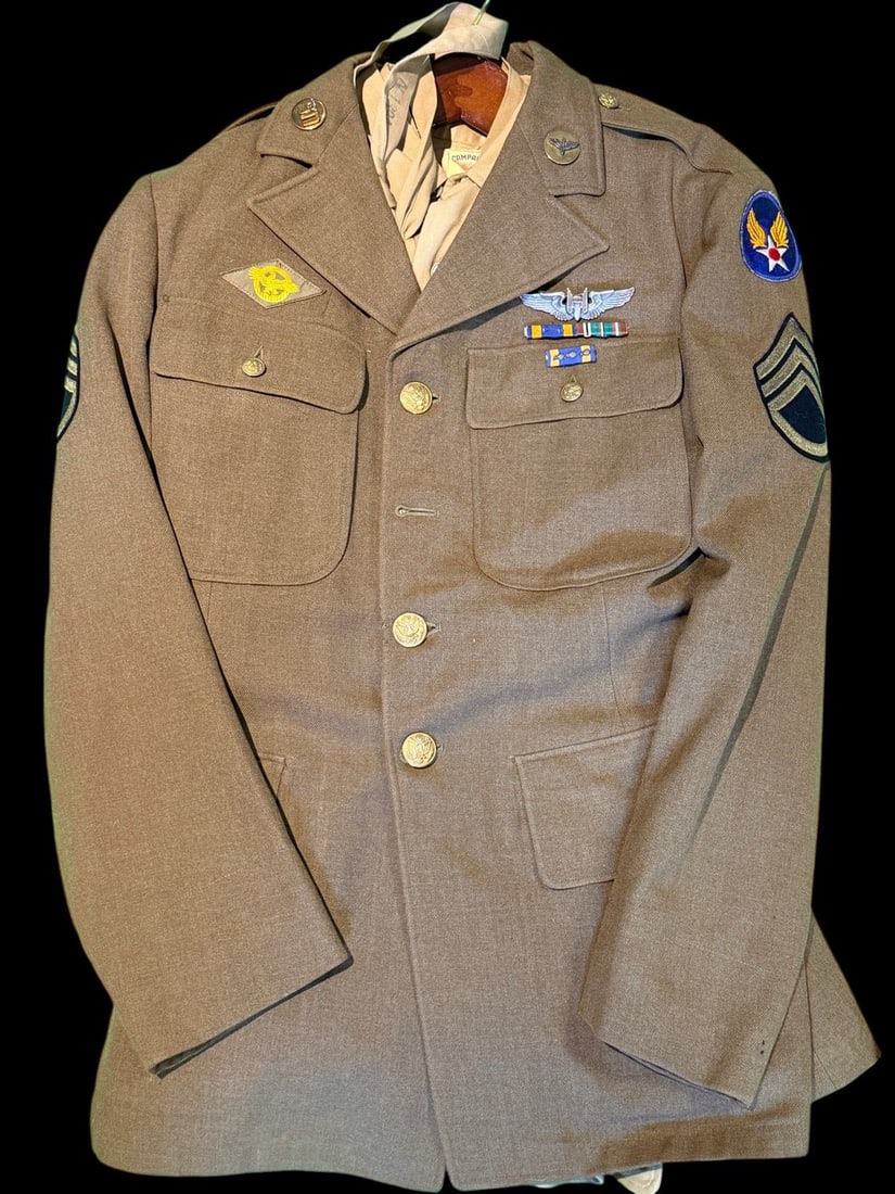 WWII AAF EM Gunners Uniform Set (1 of 4)