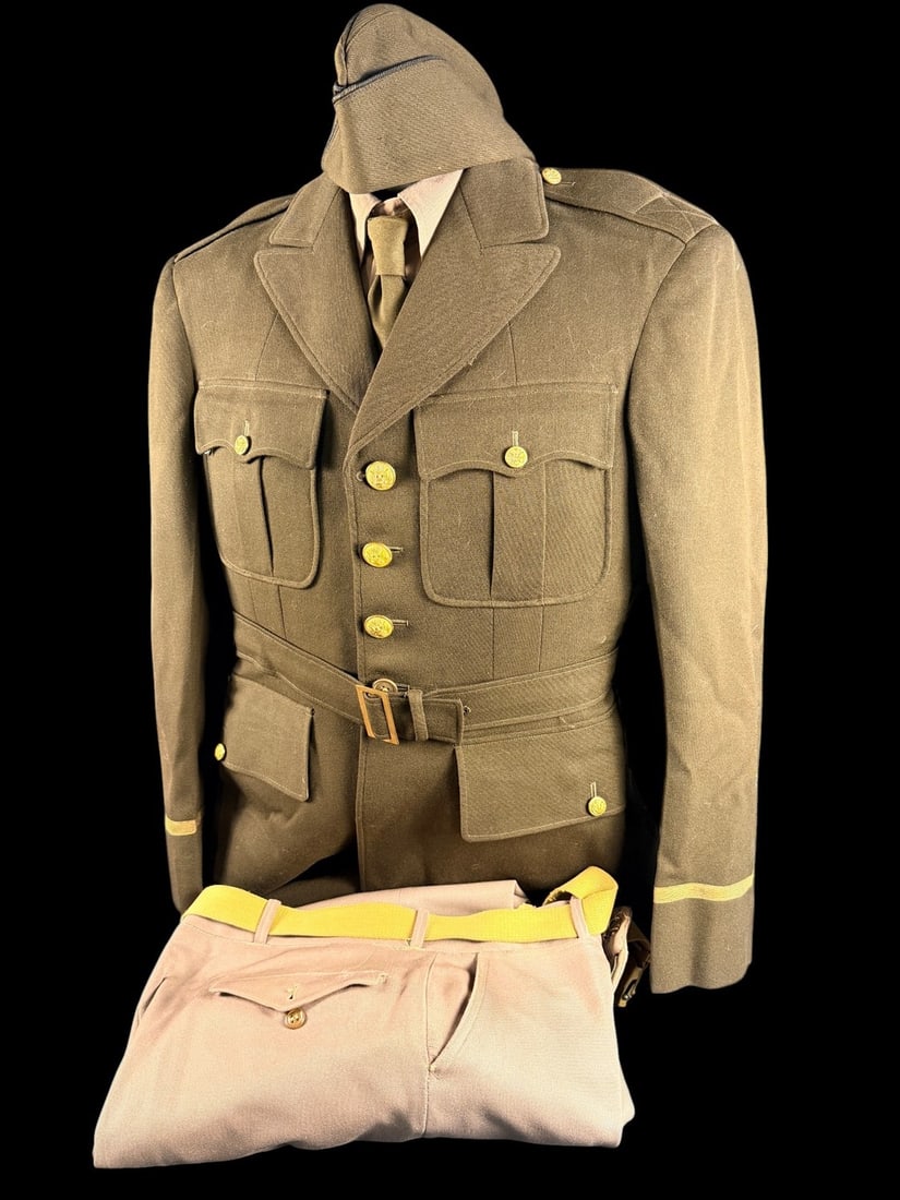 WWII English-Made Officers Uniform Set (1 of 3)
