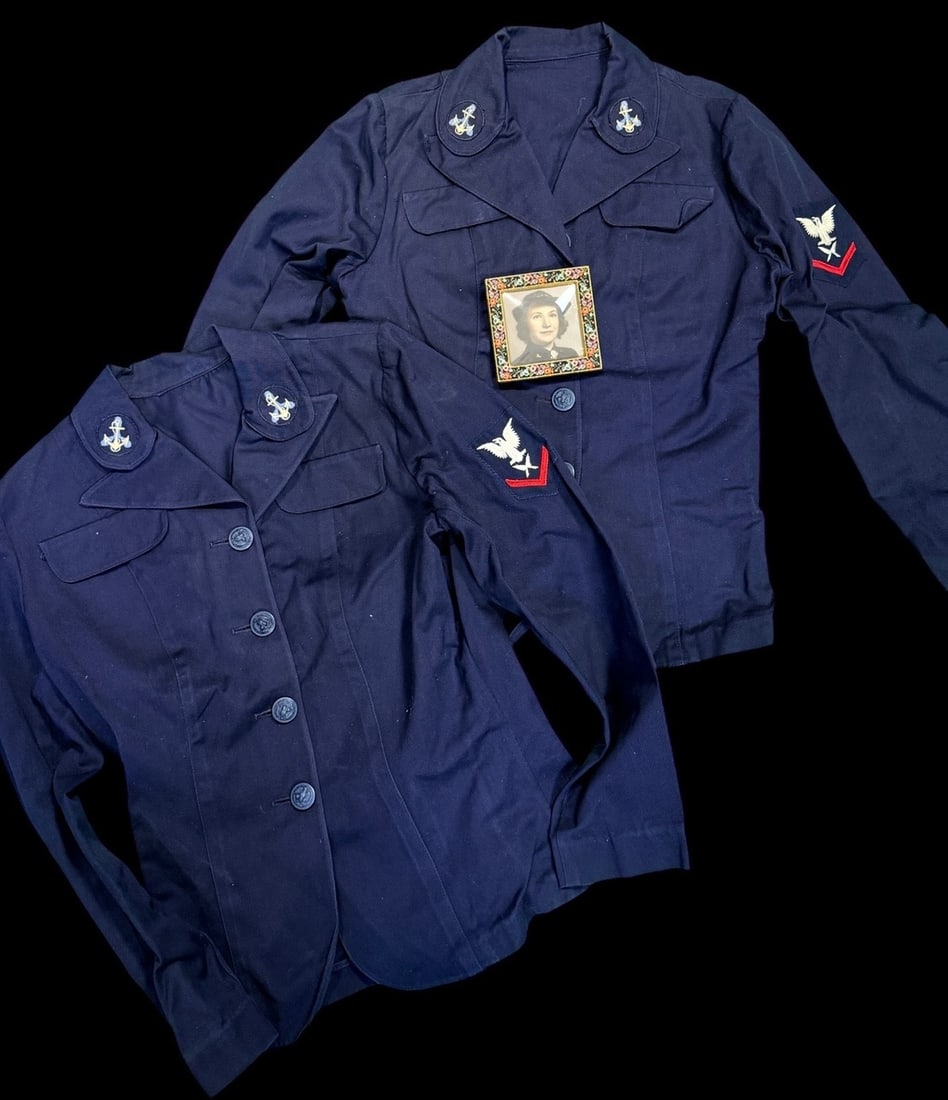 WWII USN WAVES Uniform Group (1 of 4)