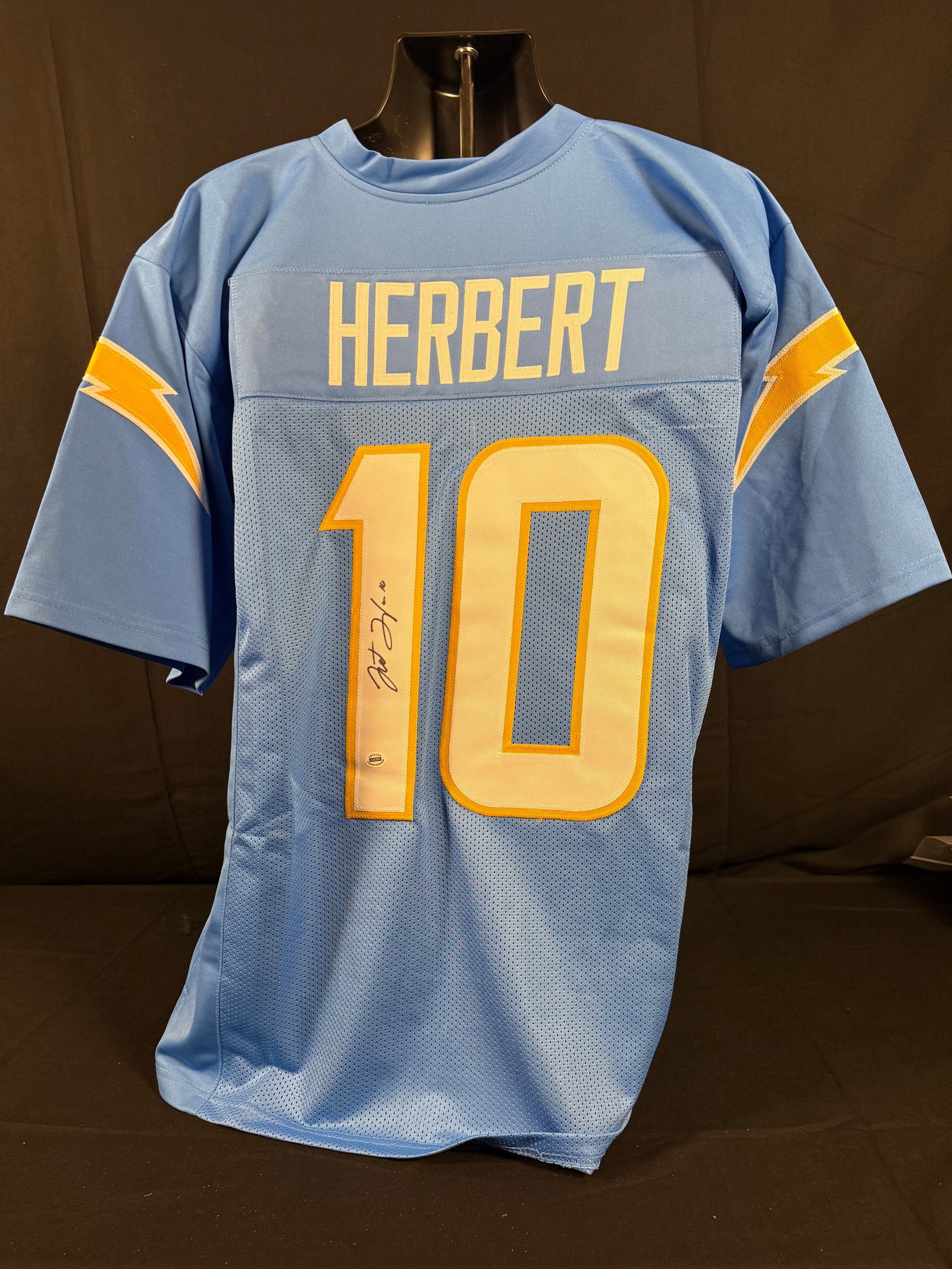 Justin Herbert Signed Los Angeles Chargers Jersey: Signed custom Justin Herbert Los Angeles Chargers jersey with COA