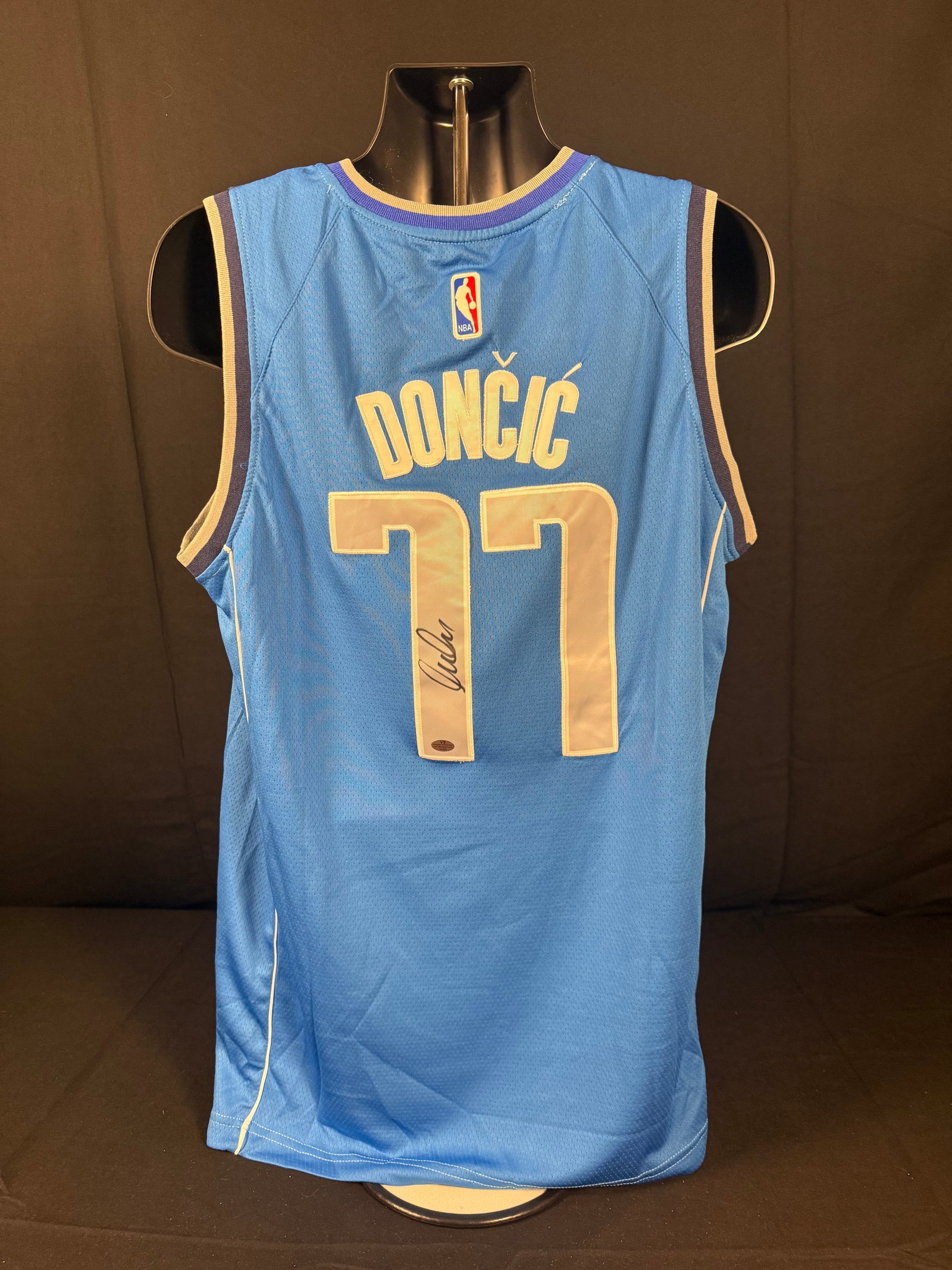 Luka Don?i? Signed Dallas Mavericks NBA Authentics Jersey: Signed Nike NBA Authentic Luka Doncic Dallas Mavericks jersey with COA