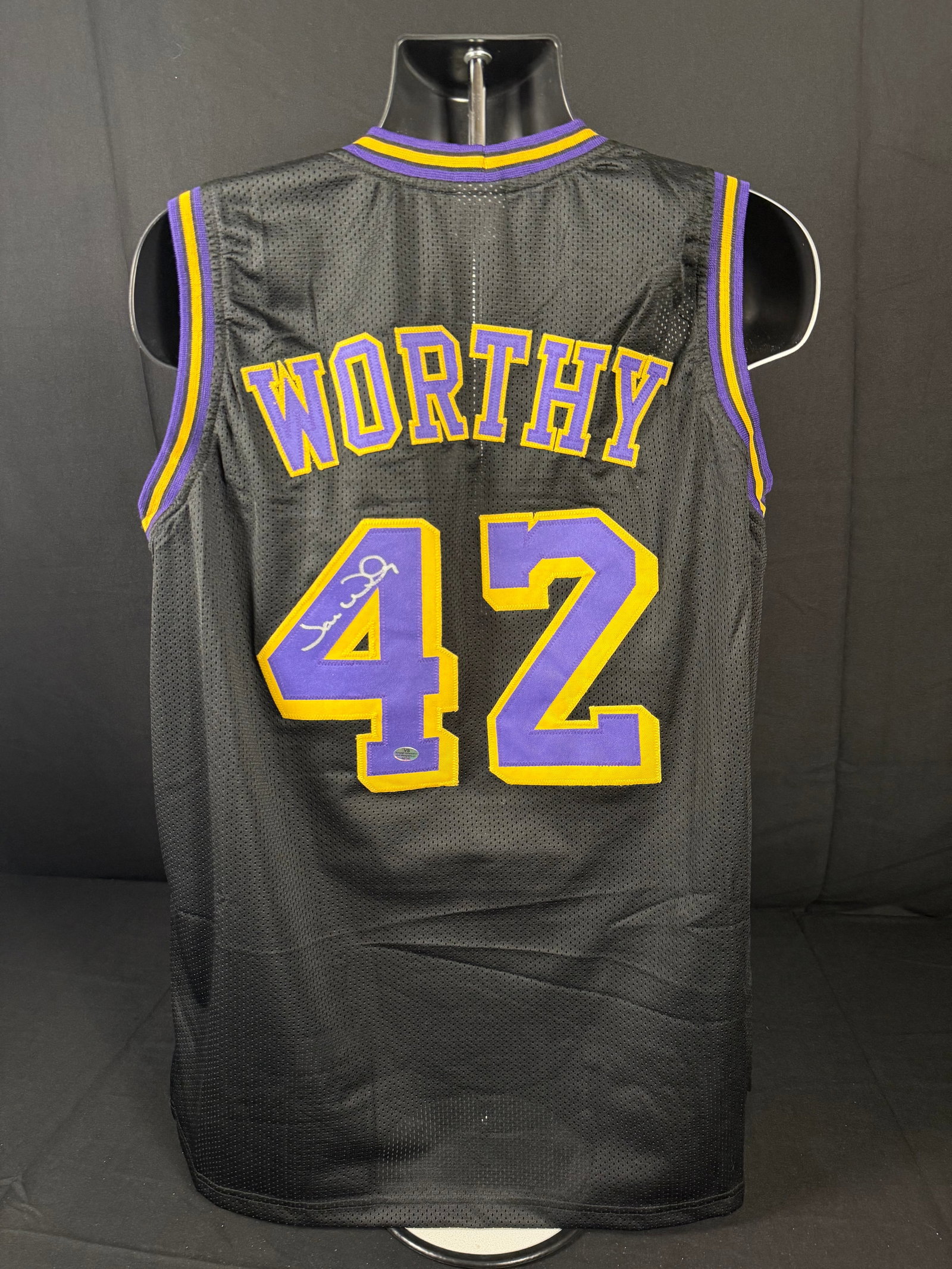 James Worthy Signed Los Angeles Lakers Black Jersey: Signed custom James Worthy Los Angeles Lakers jersey with COA