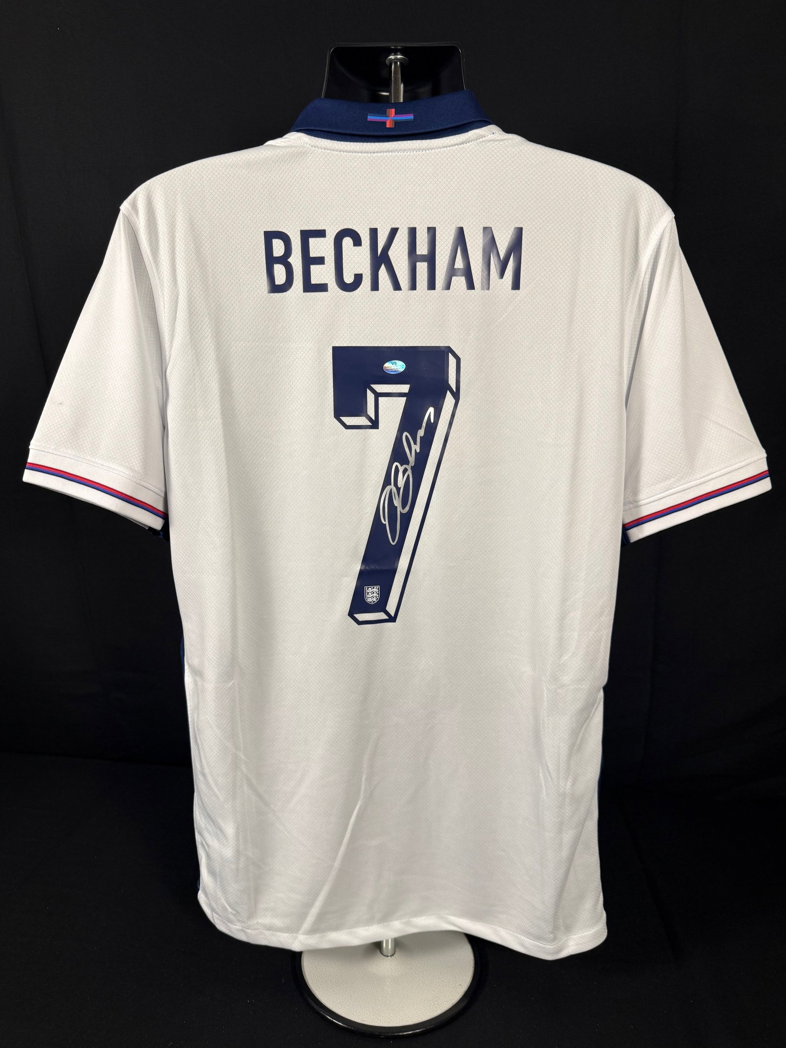 David Beckham Signed England Jersey: Signed Nike David Beckham England National Team jersey with COA