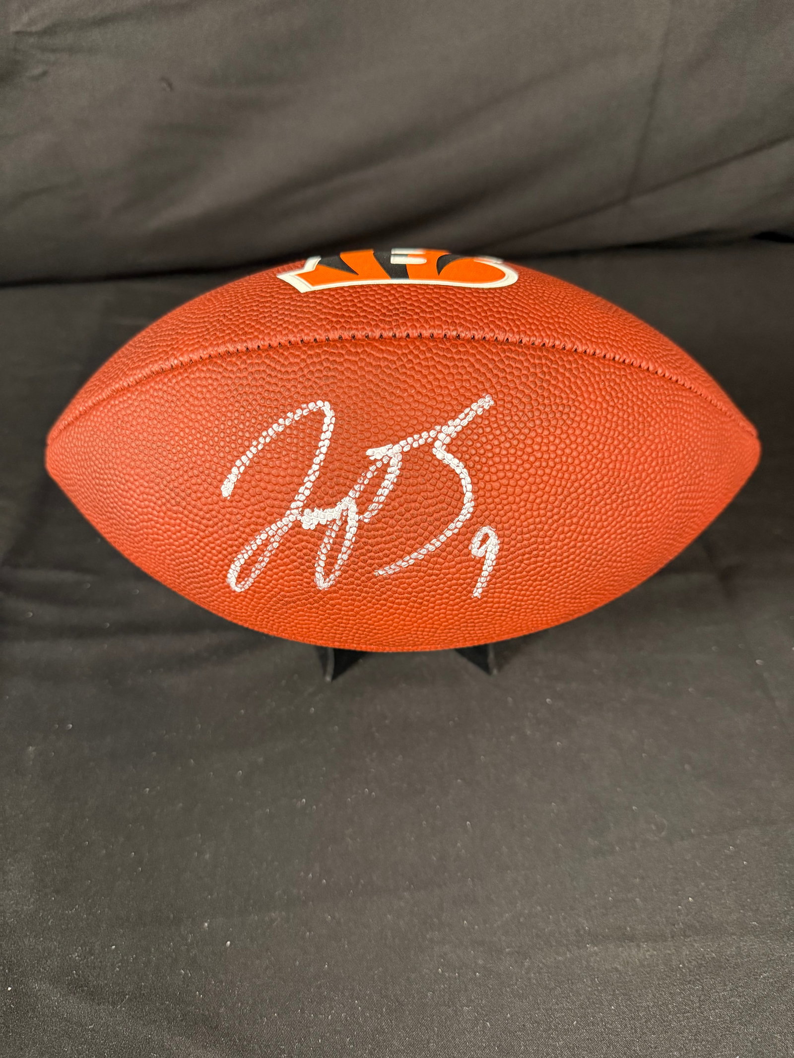 Joe Burrow Signed Football: Joe Burrow signed Cincinatti Bengals football with COA