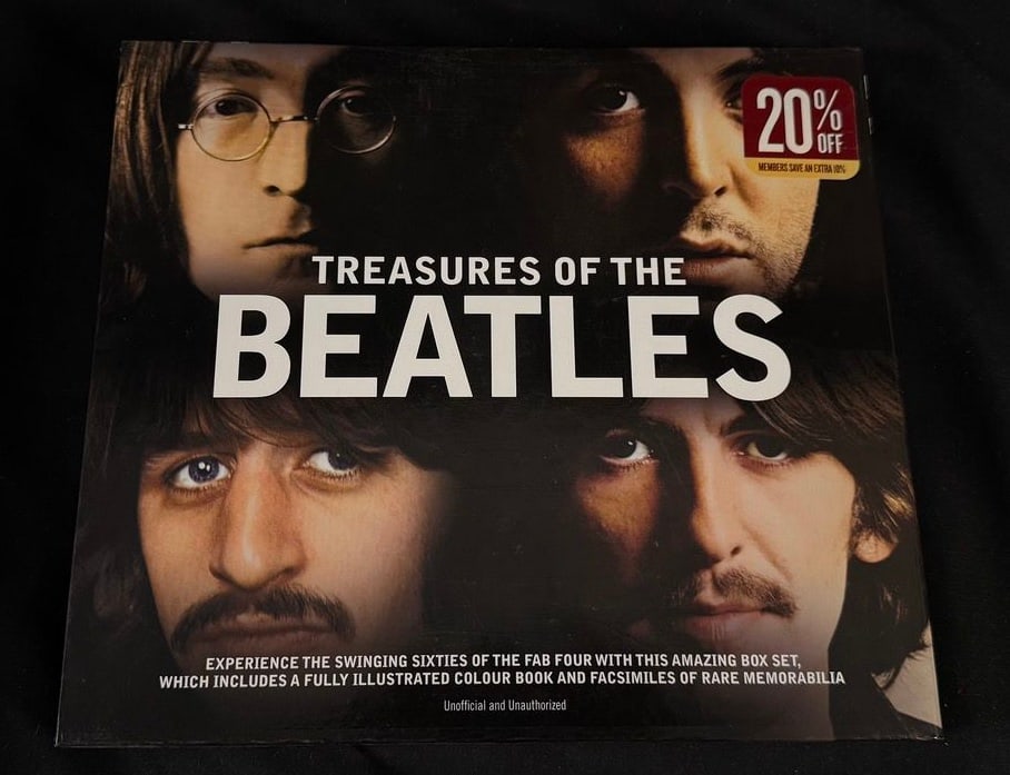 Treasures of the Beatles - Deluxe Memorabilia Box Set (1 of 2)