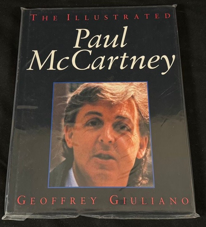 The Illustrated Paul McCartney - Geoffrey Giuliano (Hardcover) (1 of 2)