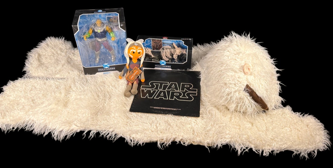 Star Wars and DC Collectors Lot IV: As shown.