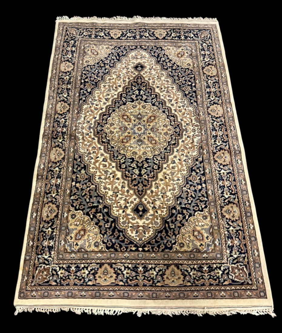 Vintage Oriental Eastern Style Carpet (1 of 4)