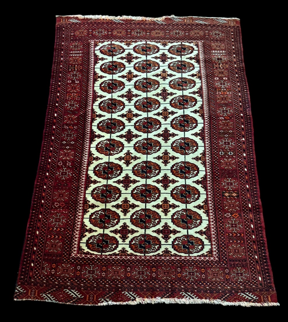 Vintage Oriental Eastern Style Carpet: Red eastern-style wool carpet 3'11 x 5'6