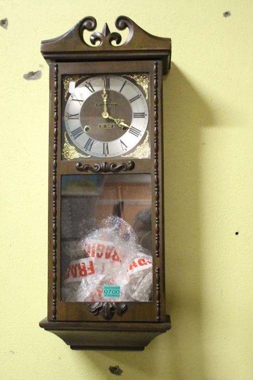 2 Modern Wall Clocks including a 31 Day President Clock: 2 Modern Wall Clocks including a 31 Day President Clock