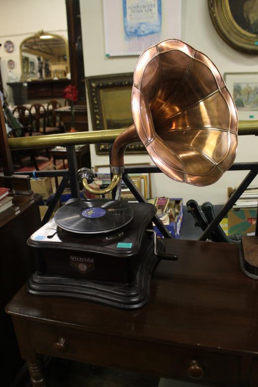 Victrola Gramaphone with Copper Horn: Victrola Gramaphone with Copper Horn