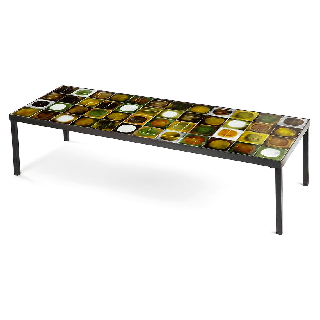 ROGER CAPRON (1922-2006): ROGER CAPRON (1922-2006) Table basse "Planète", piétement en métal laqué noir, plateau rectangulaire accueillant des carreaux en faïence à décor géométrique en ressaut, composition cinétique