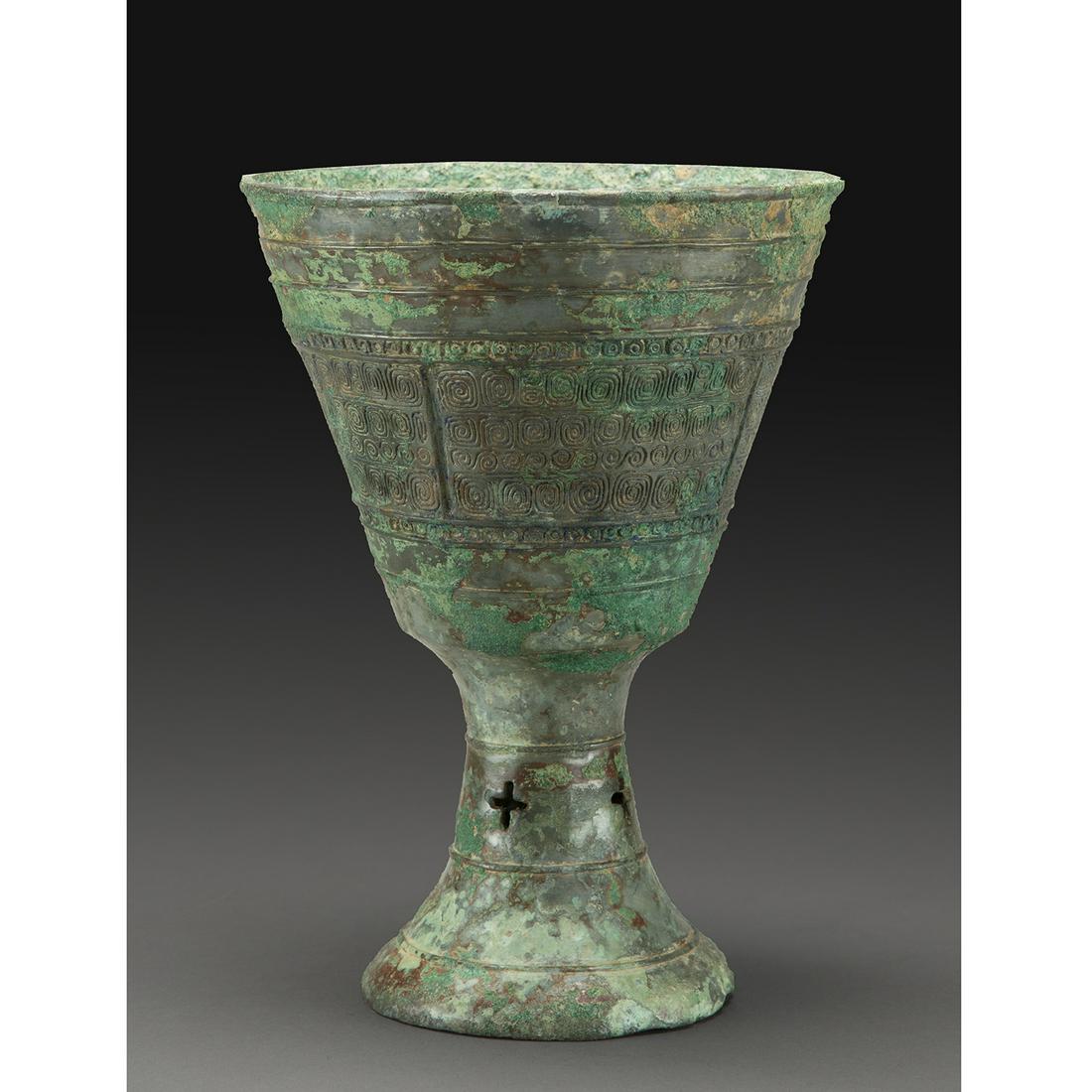 COUPE SUR PIÉDOUCHE BEI en bronze stanifère (1 of 1)