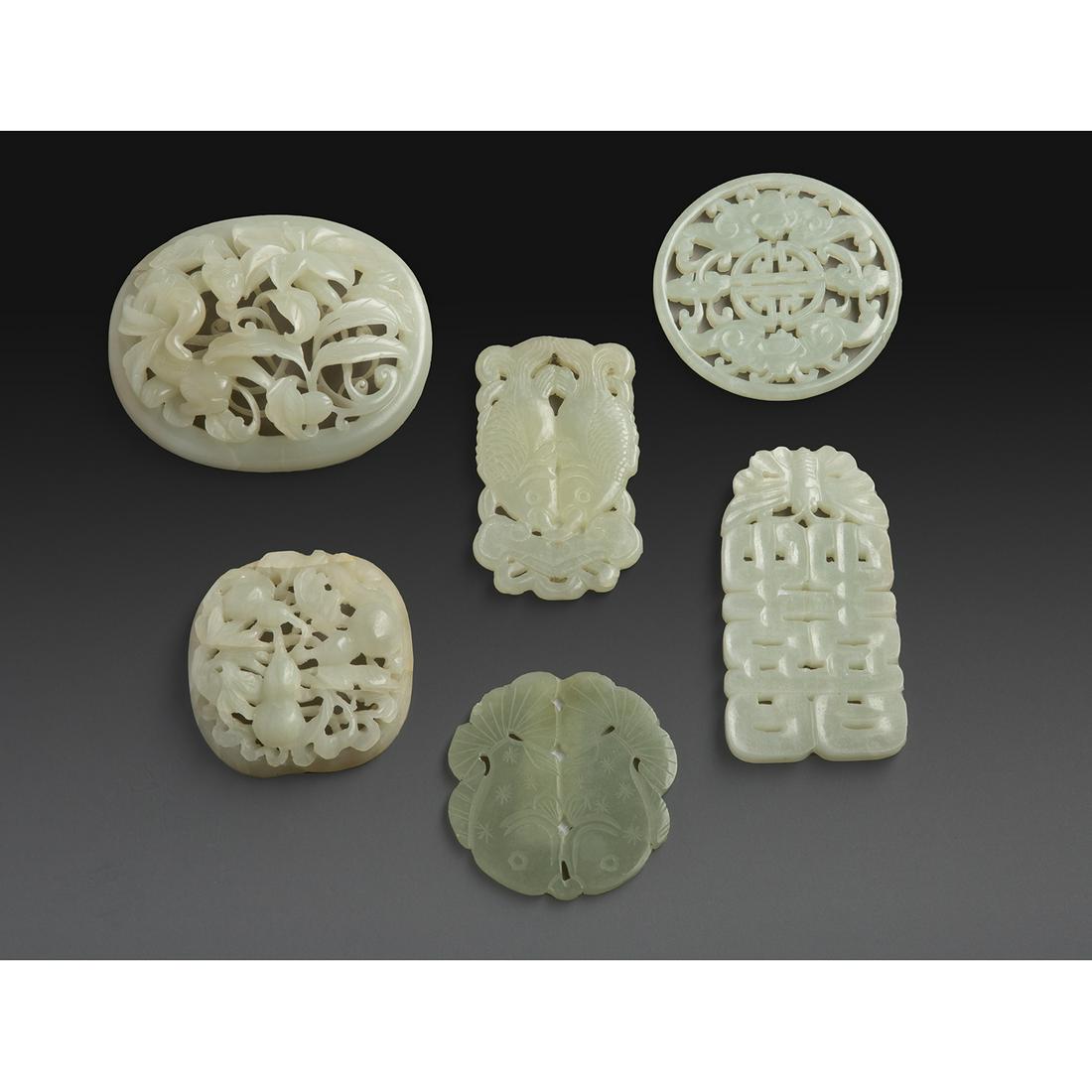 SUITE DE SIX PLAQUES en jade néphrite céladon (1 of 1)