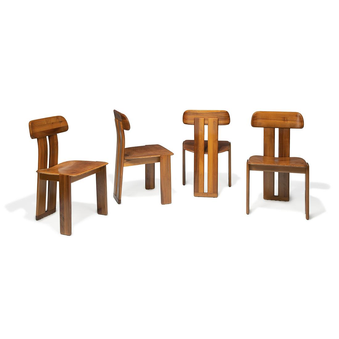 TOBIA (NÉ EN 1935) & AFRA (NÉE EN 1937) SCARPA &: TOBIA (NÉ EN 1935) & AFRA (NÉE EN 1937) SCARPA & MAXALTO (ÉDITEUR) Suite de six chaises, collection Artona Multistrato, circa 1975, en noyer, piétement formé de hautes lames d