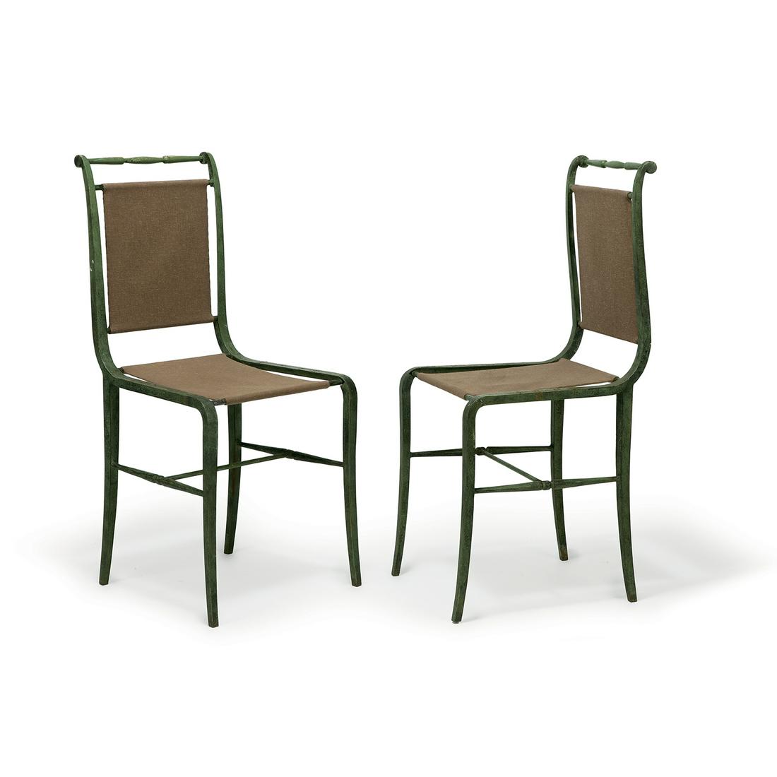 XXE SIÈCLE Suite de quatre chaises en fer forgé à: XXE SIÈCLE Suite de quatre chaises en fer forgé à patine vert antique, assise et dossier tendus d'une toile de lin grège. A set of four chairs, antic green wrought-iron structure,