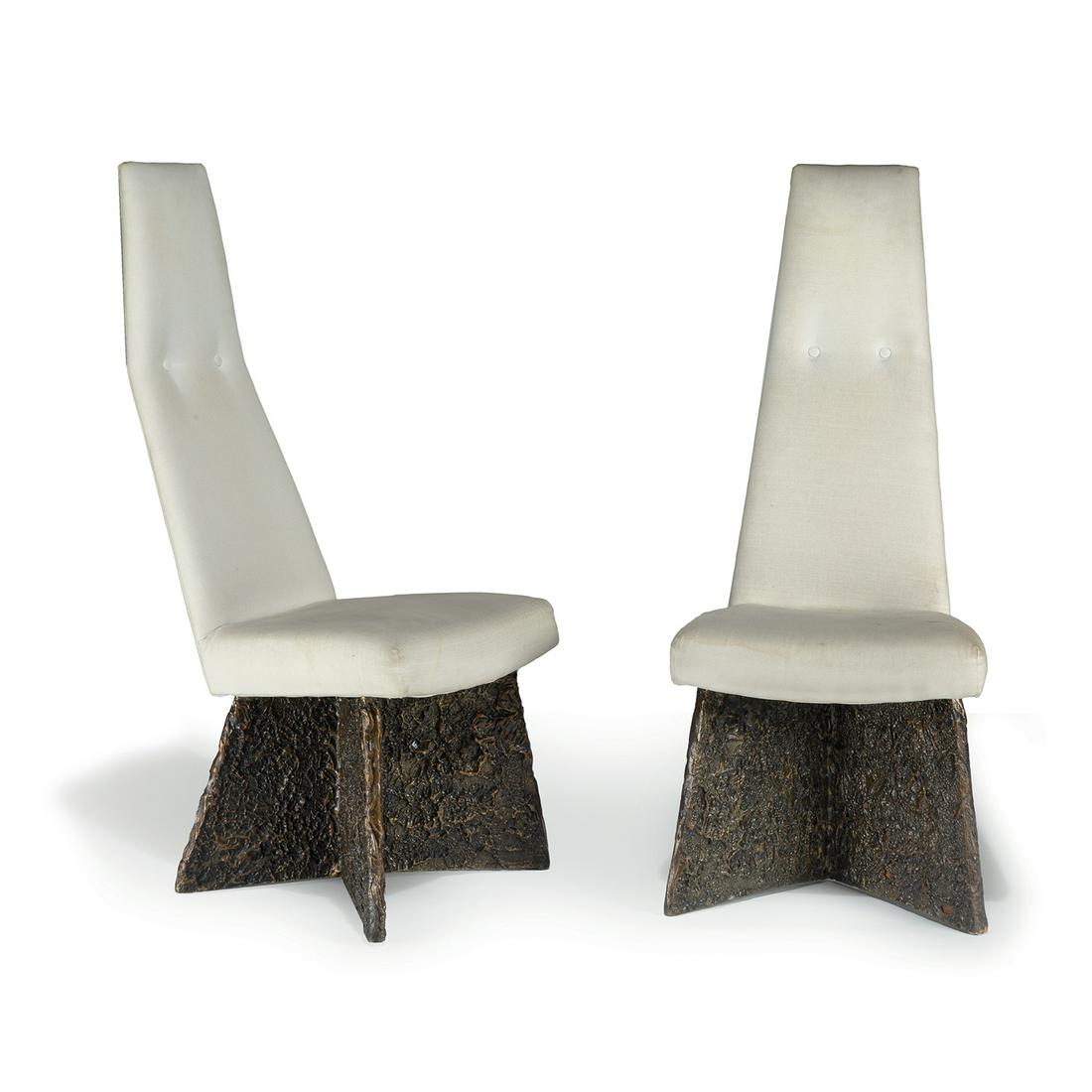 ADRIAN PEARSALL (1925-2011) Paire de chaises, piétement: ADRIAN PEARSALL (1925-2011) Paire de chaises, piétement en X formé d'un panneau en bois à découpe trapézoïdale recouvert de résine époxy granitée en bas-re