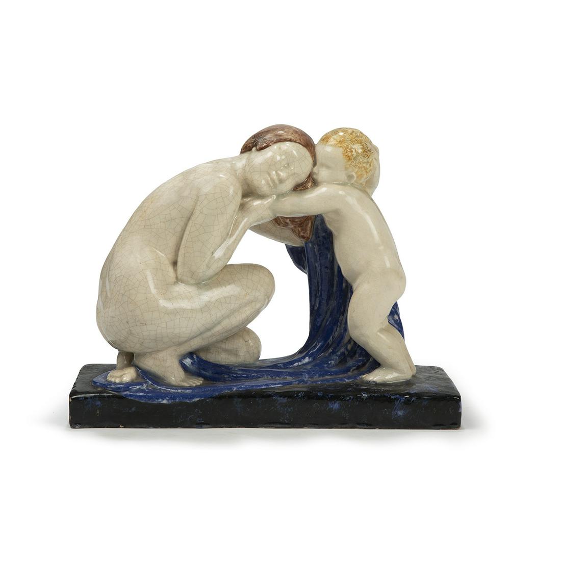 PIERRE TRAVERSE (1892-1979) FEMME À L'ENFANT Sculpture: PIERRE TRAVERSE (1892-1979) FEMME À L'ENFANT Sculpture en faïence craquelée polychrome. Cachet "Evolution". An earthenware sculpture, cracked polychrome decoration. H 34 CM • H 13