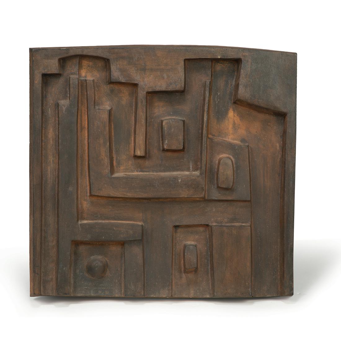 PARVINE CURIE (NÉE EN 1938) & MONNAIE DE PARIS: ¤ PARVINE CURIE (NÉE EN 1938) & MONNAIE DE PARIS (fondeur) DEUX PERSONNAGES COMMUNIQUANTS, 1977-78 Plaque de cheminée en fonte de fer à décor géométrique en bas-reli