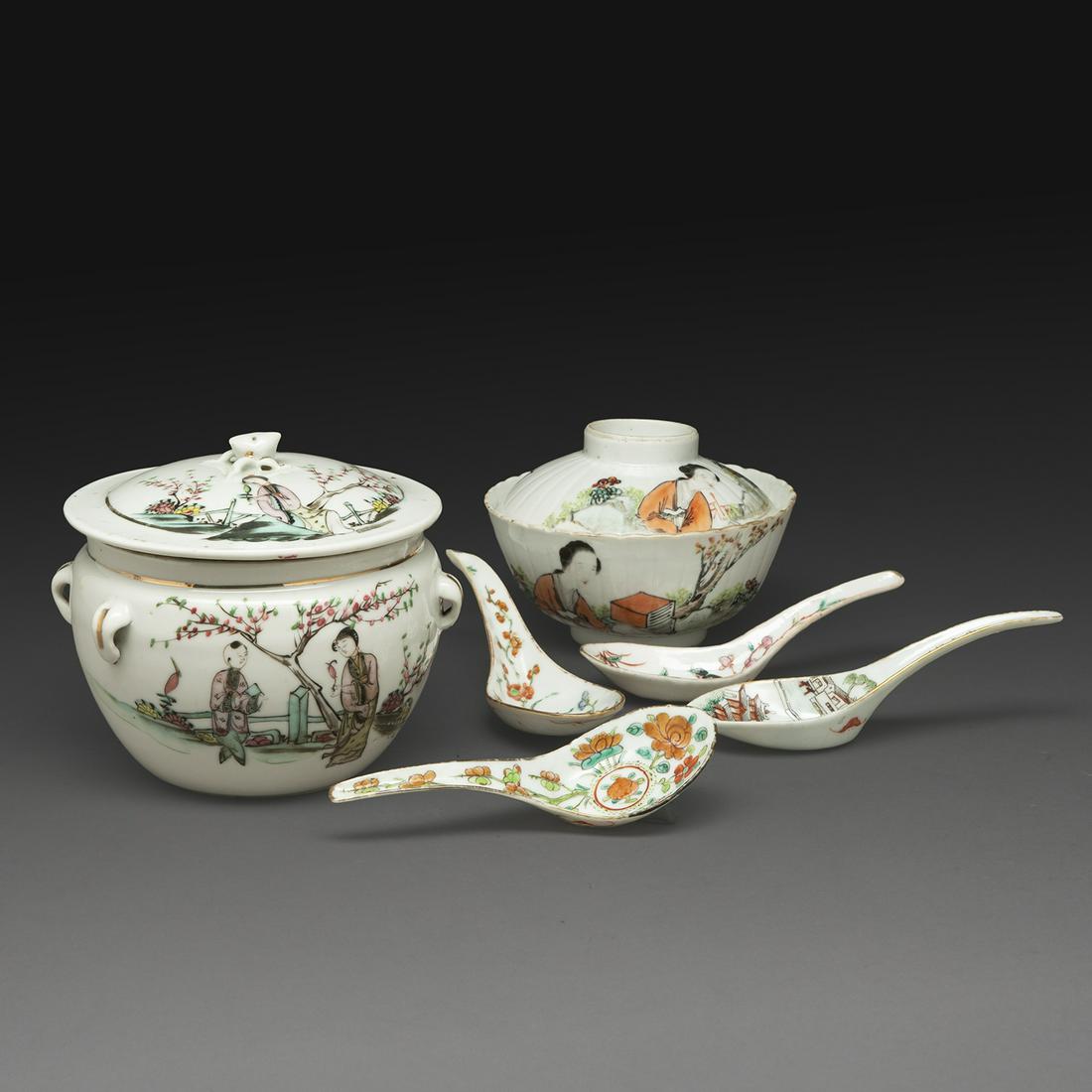 SUITE DE DEUX OBJETS en porcelaine et émaux (1 of 4)