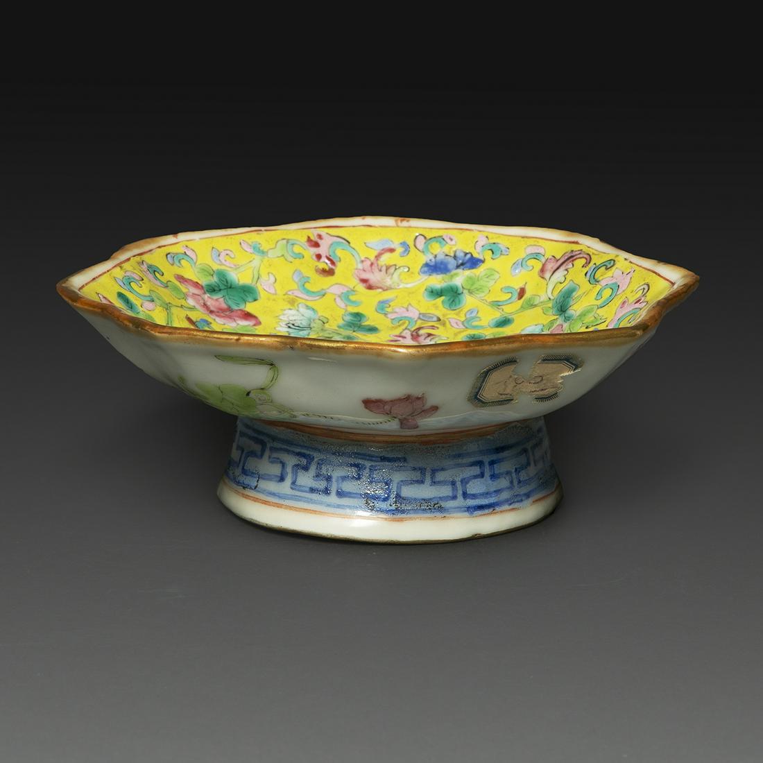 PETITE COUPE SUR PIED en porcelaine et émaux (1 of 2)