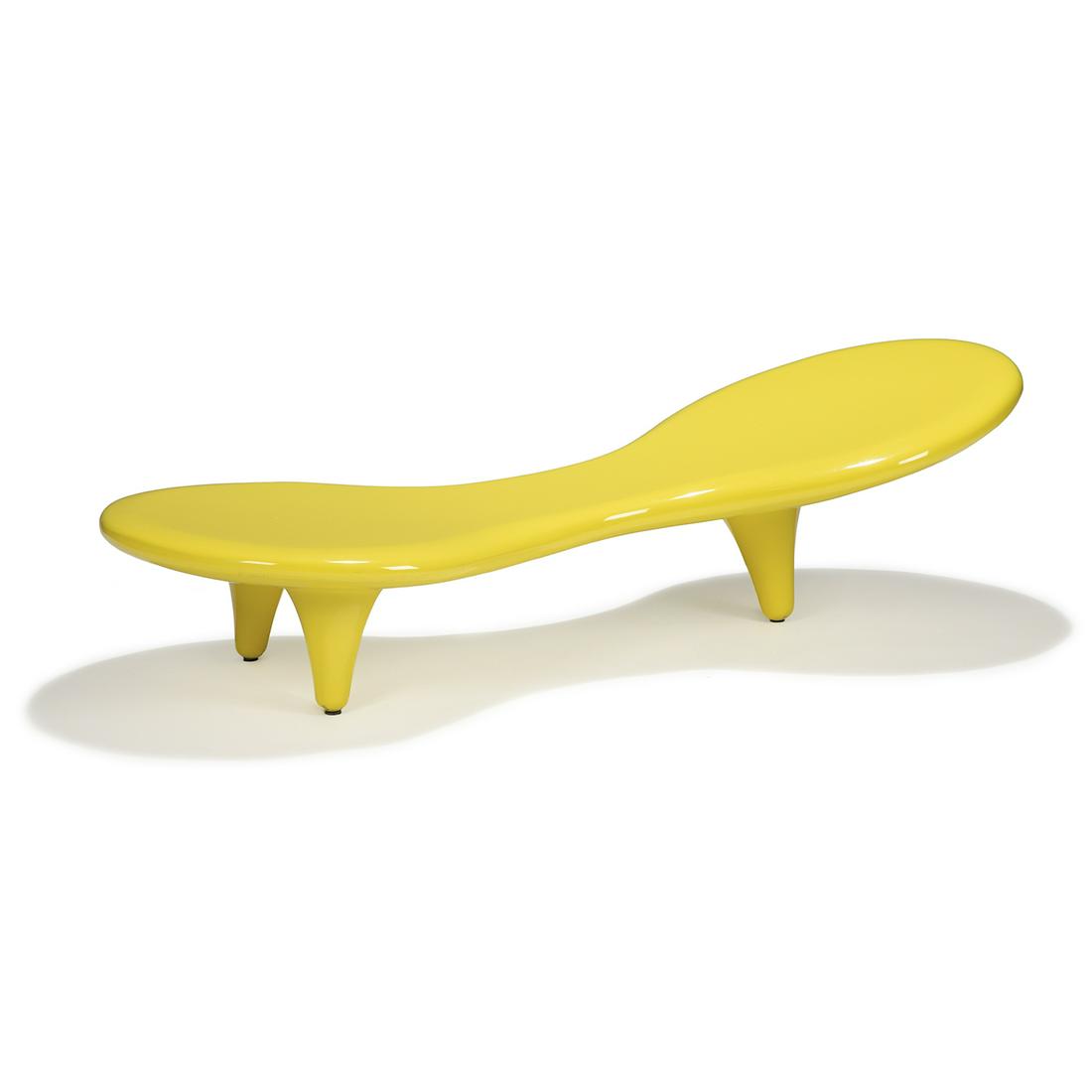 MARC NEWSON (NÉ EN 1963) & CAPPELLINI (É: MARC NEWSON (NÉ EN 1963) & CAPPELLINI (ÉDITEUR) Table basse tripode "Orgone", modèle créé en 1991, structure en fibre de verre renforcée de résine jaune soleil, plat