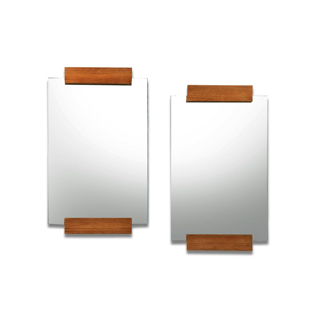 ANDRÉ SORNAY (1902-2000): ANDRÉ SORNAY (1902-2000) Paire de miroirs modernistes, structure en contreplaqué maintenant deux lames de noyer verni enserrant le miroir. A pair of mirrors, plywood structure, two varnished