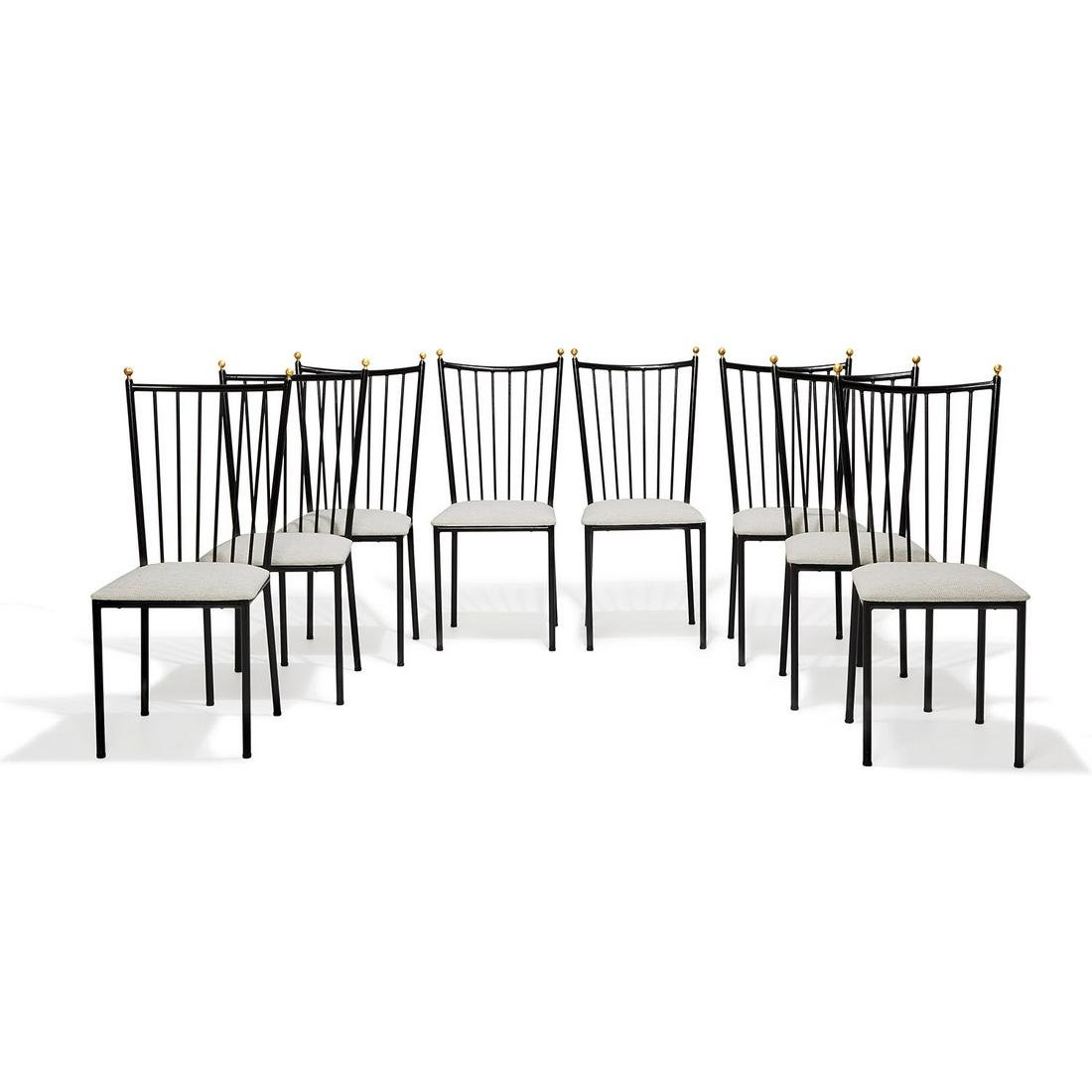 COLETTE GUEDEN (1905-2000): COLETTE GUEDEN (1905-2000) Suite de huit chaises, à structure en métal tubulaire laqué noir, dossier ajouré à barreaux verticaux effilés, surmonté de deux sphèr