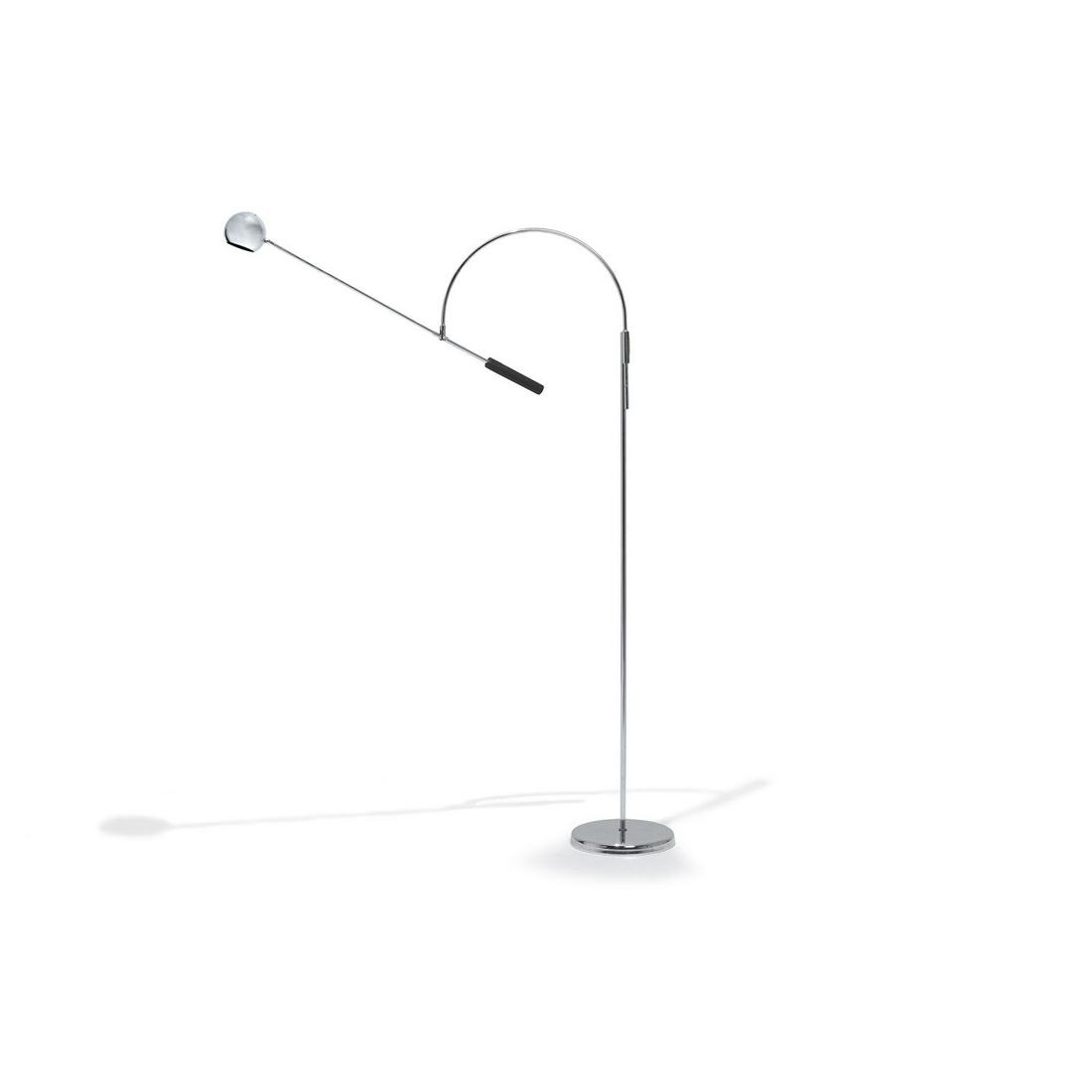 ROBERT SONNEMAN (NÉ EN 1943): ROBERT SONNEMAN (NÉ EN 1943) Lampadaire modèle "Orbiter", en métal chromé, à bras orientable en balancier, terminé par un spot hémisphérique. Circa 19