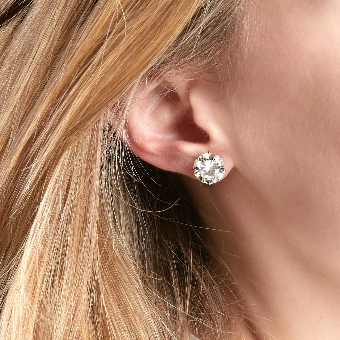 IMPORTANTE PAIRE DE MOTIFS D'OREILLES DIAMANTS (1 of 1)