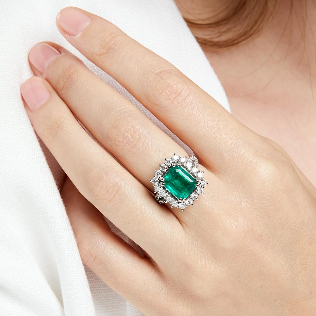 BAGUE ÉMERAUDE ET DIAMANTS (1 of 1)