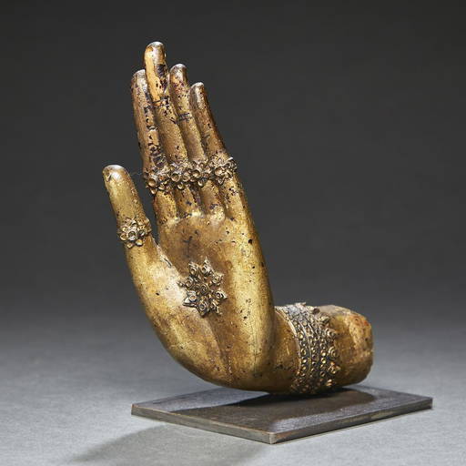 MAIN GAUCHE DU BOUDDHA en bronze avec traces de laque et or, dans le geste de l