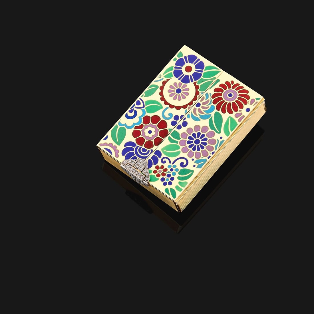 STRAUSS, ALLARD & MEYER - ANNÉES 1928: STRAUSS, ALLARD & MEYER - ANNÉES 1928 RARE BOÎTE À PILULES FLEURS ÉMAILLÉES Elle est rectangulaire à décor de fleurs stylisées en émail polychrome. Le ferm