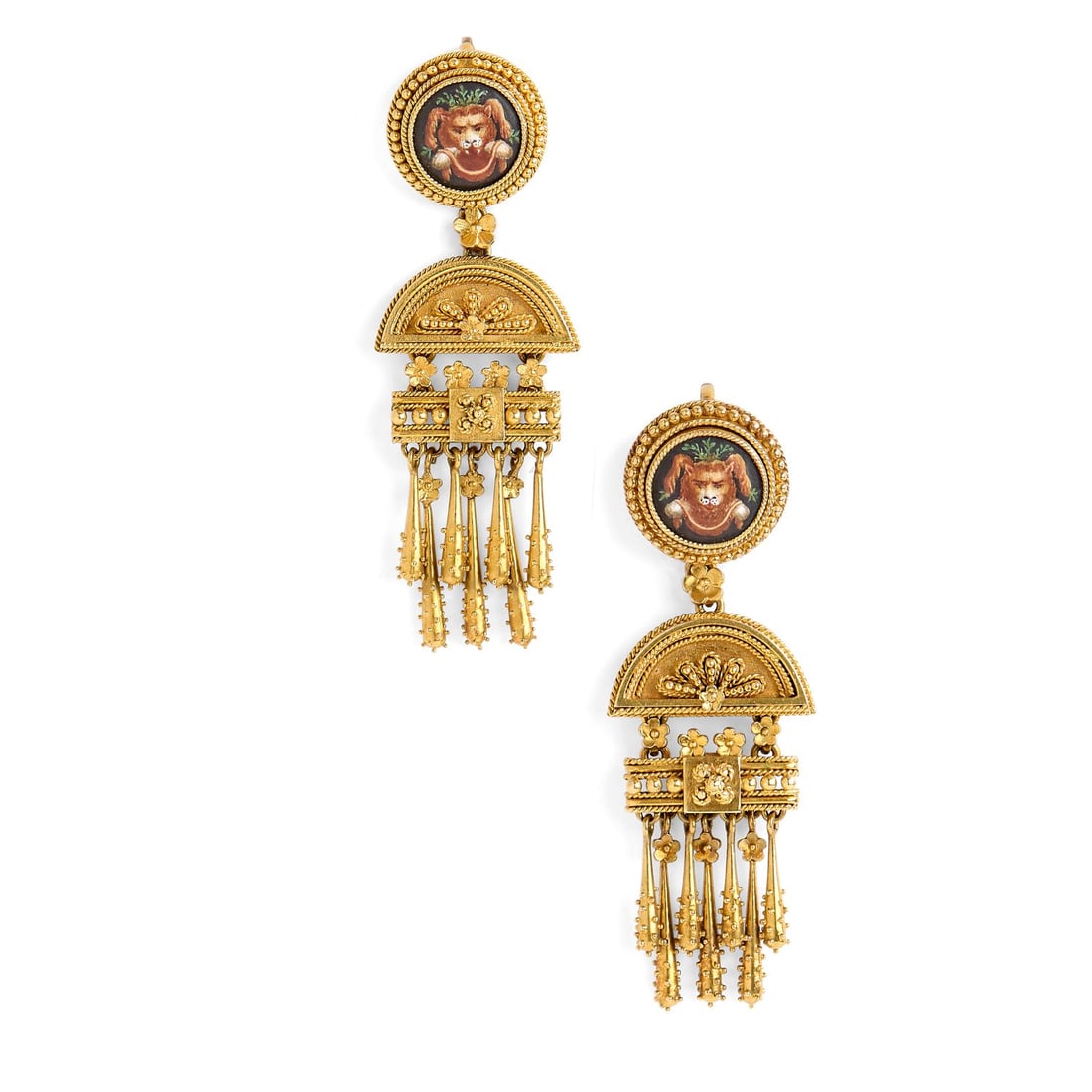 EUGÈNE FONTENAY - ANNÉES 1870: EUGÈNE FONTENAY - ANNÉES 1870 RARE PARURE MINIATURE "OMPHALE" NÉO-ÉTRUSQUE La broche est forme de temple. Au centre une miniature émaillée représentant Omphale porta