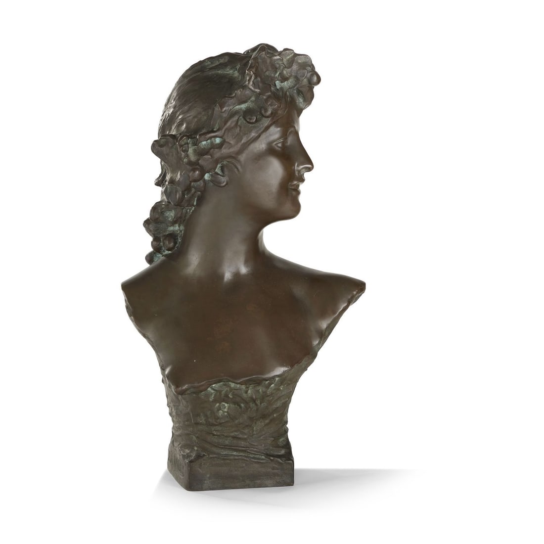 JEF LAMBEAUX (1852-1908): JEF LAMBEAUX (1852-1908) Femme aux pampres Buste en bronze à patine brune Signé "JEF LAMBEAUX" sur le côté WOMAN WITH VINE BRANCHES, BY JEF LAMBEAUX (1852-1908) 65 CM - 25,6 IN. Ce