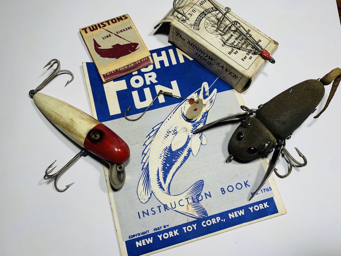 Antique Fishing Lure Lot (1937 Book): nice lot including a 1937 fishing for fun book south bend lure and others