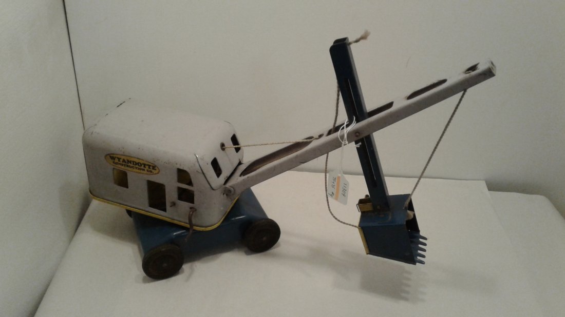 Wyandotte construction crane toy: Wyandotte construction co. Crane toy truck grey with blue in working condition.