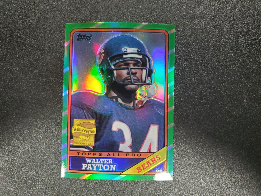 2001 Topps WALTER PAYTON #11 - refractor "1986 REPR: 2001 Topps WALTER PAYTON #11 - CHICAGO BEARS "1986 REPRINT" refractor
