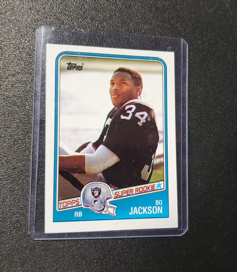 Bo Jackson Topps Rookie Card #327: Bo Jackson Topps Rookie Card #327 CENTERED GRADEABLE